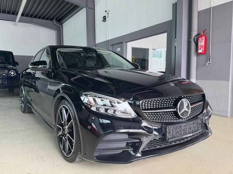 Schwarz/baltic black Gebraucht 2021 Mercedes C220 AMG line Limousine | 33.900 € (Etwas zu teuer) - Bild 1/4