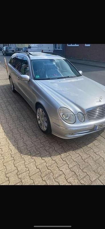 Gebraucht Mercedes E240 Elegance 177 PS (130 kW) 2004 Silber Kombi