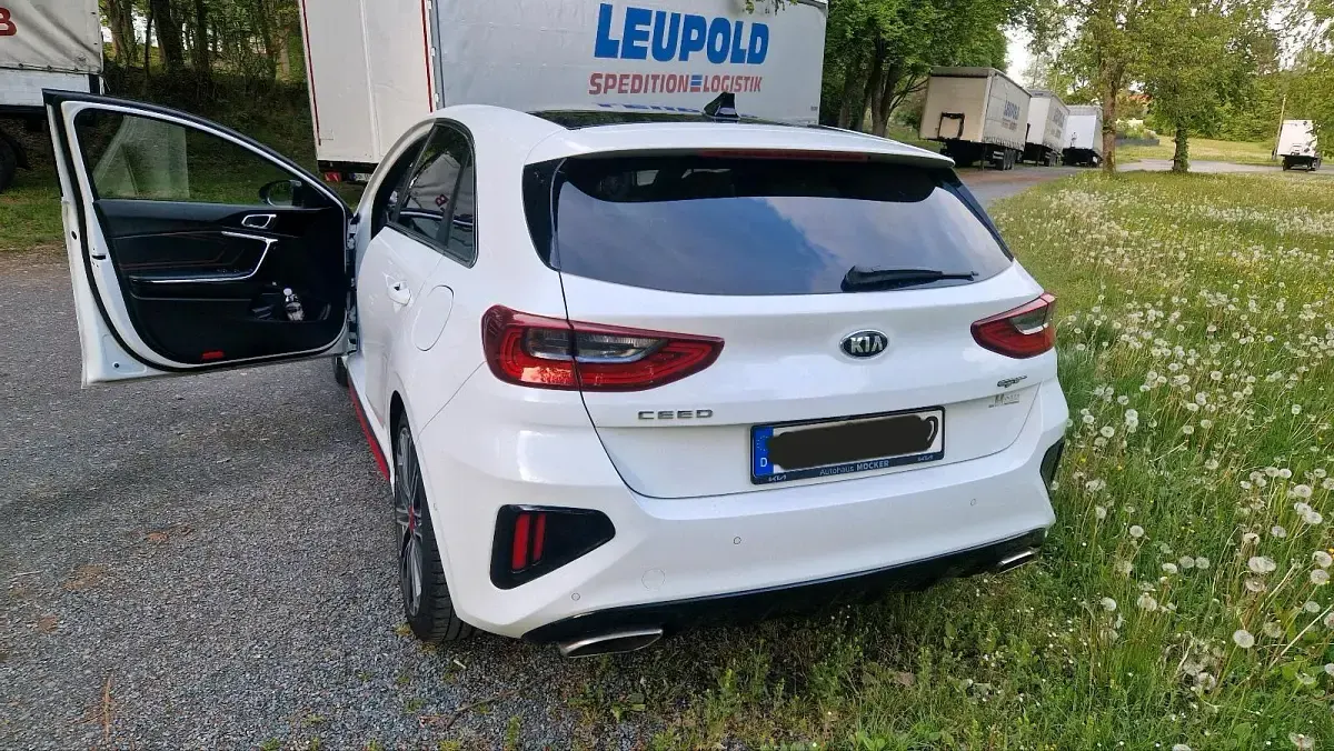 Używany Kia Ceed GT GT 204 KM (150 kW) 2019 Biały Sedan/Limuzyna
