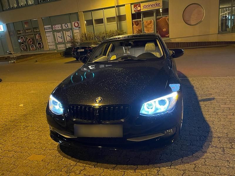 Gebraucht BMW 320 170 PS (125 kW) 2011 Schwarz Coupé
