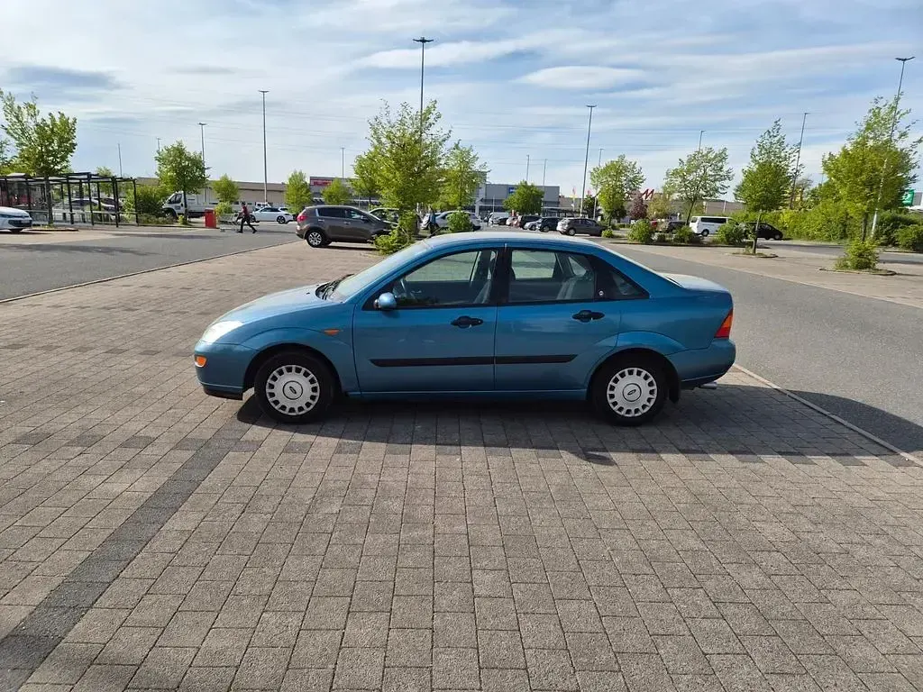 Gebraucht Ford Focus Ghia 131 PS (96 kW) 2000 Blau Limousine