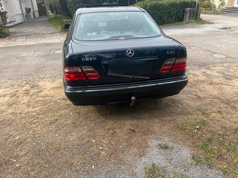 Gebraucht Mercedes E270 170 PS (125 kW) 2000 Schwarz Limousine