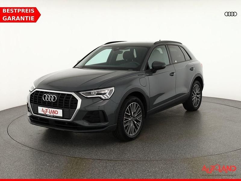 Grau Gebraucht 2022 Audi Q3 Sport SUV | 31.890 € (Teuer) - Bild 1/4