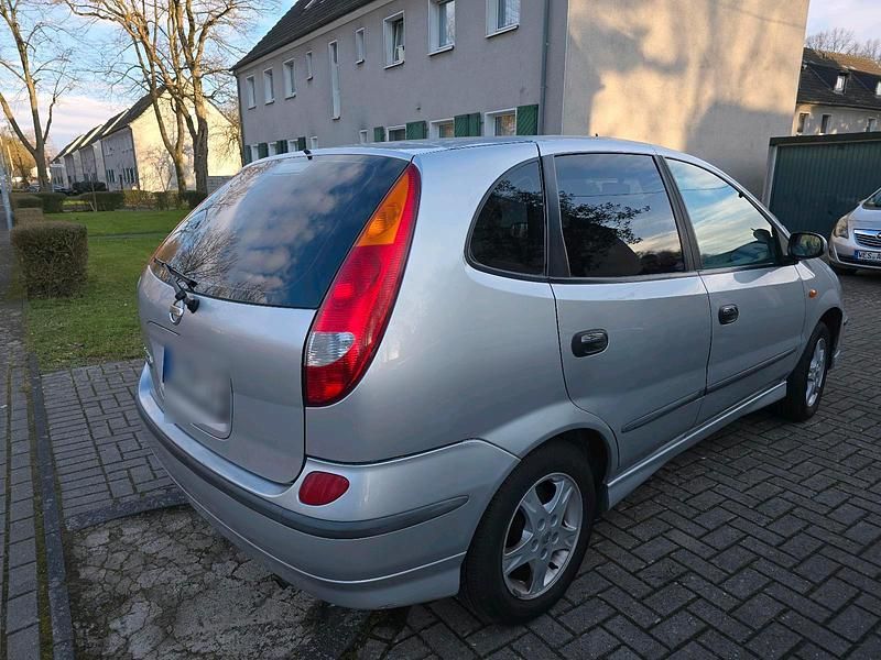 Gebraucht Nissan Almera Tino 116 PS (85 kW) 2004 Silber Van / Kleinbus