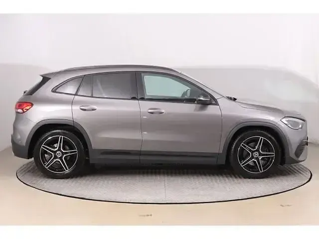 Gebraucht Mercedes GLA200 AMG line 150 PS (110 kW) 2023 Grau SUV