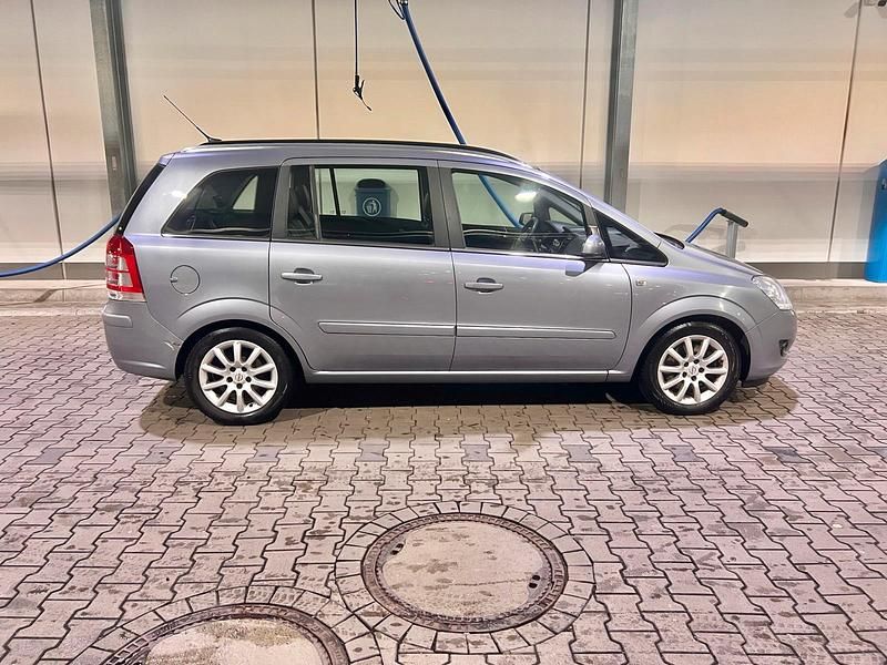 Gebraucht Opel Zafira 120 PS (88 kW) 2008 Grau Van / Kleinbus