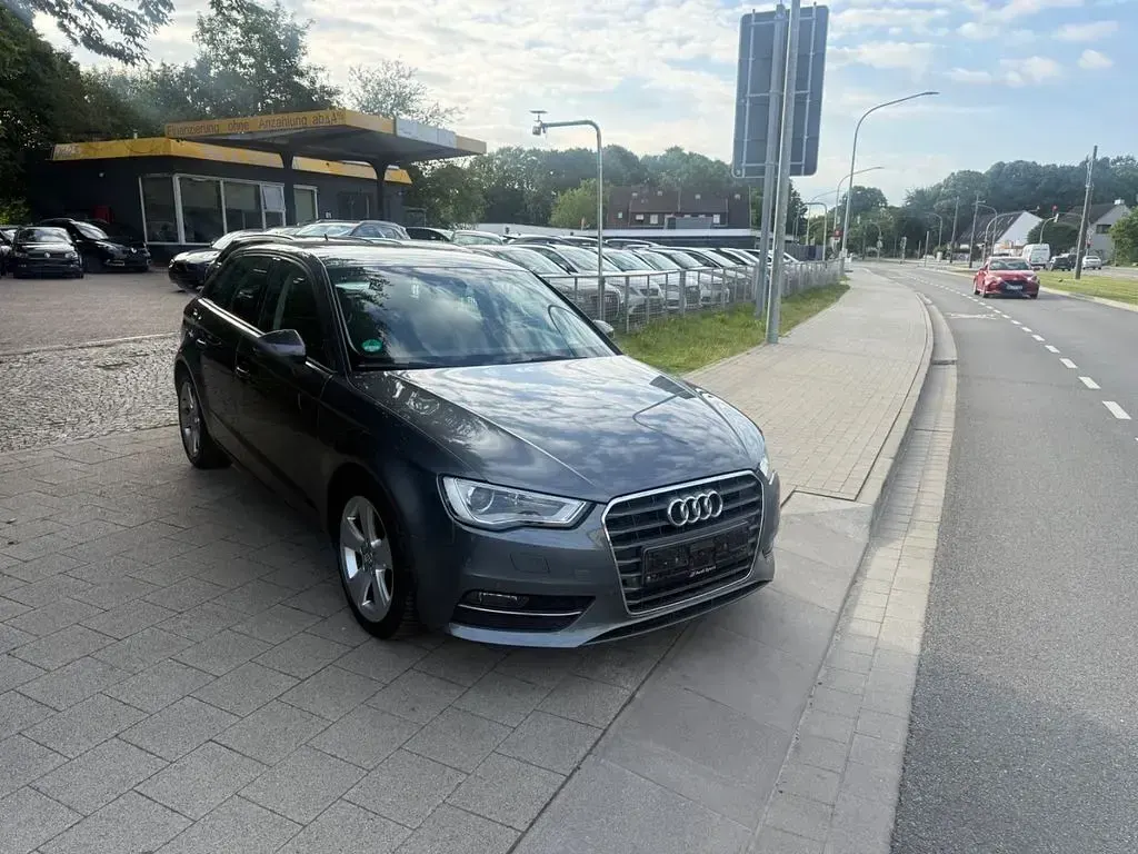 Gebraucht Audi A3 Ambition 150 PS (110 kW) 2015 Grau Limousine