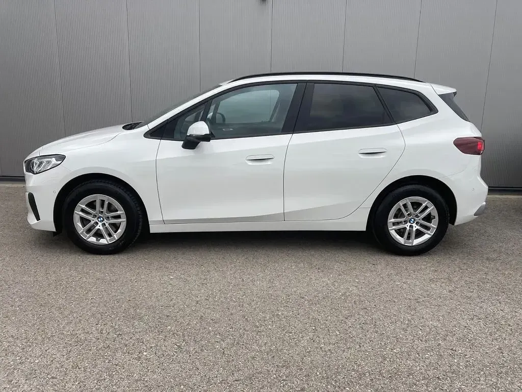 Gebraucht BMW 218 Active Tourer 136 PS (100 kW) 2023 Weiß Van / Kleinbus