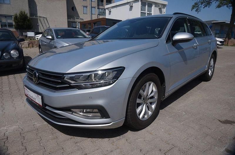 Scale silver metallic (metallic) Gebraucht 2022 VW Passat Kombi | 19.950 € (Guter Preis) - Bild 1/4
