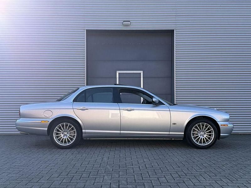 Second-hand Jaguar XJ 238 CP (175 kW) 2006 Argintiu Berlinǎ