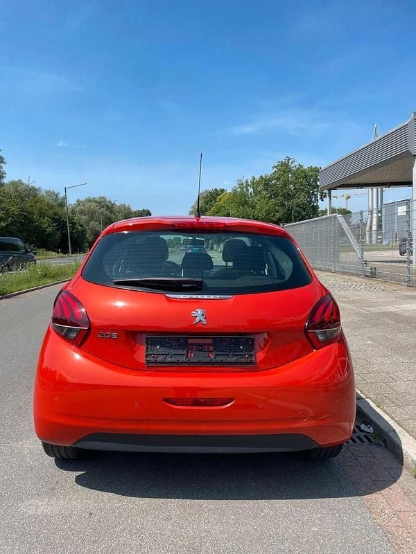 Gebraucht Peugeot 208 Active 82 PS (60 kW) 2017 Orange Kleinwagen