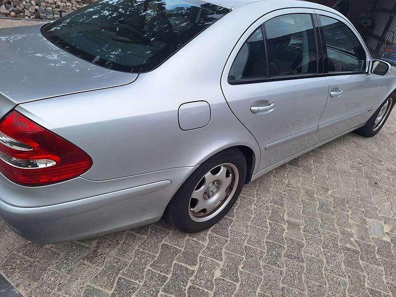 Gebraucht Mercedes E200 Classic 163 PS (119 kW) 2004 Silber Limousine