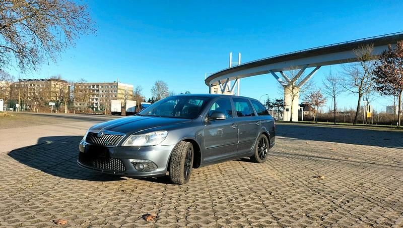 Gebraucht Skoda Octavia vRS 170 PS (125 kW) 2011 Grau Kombi