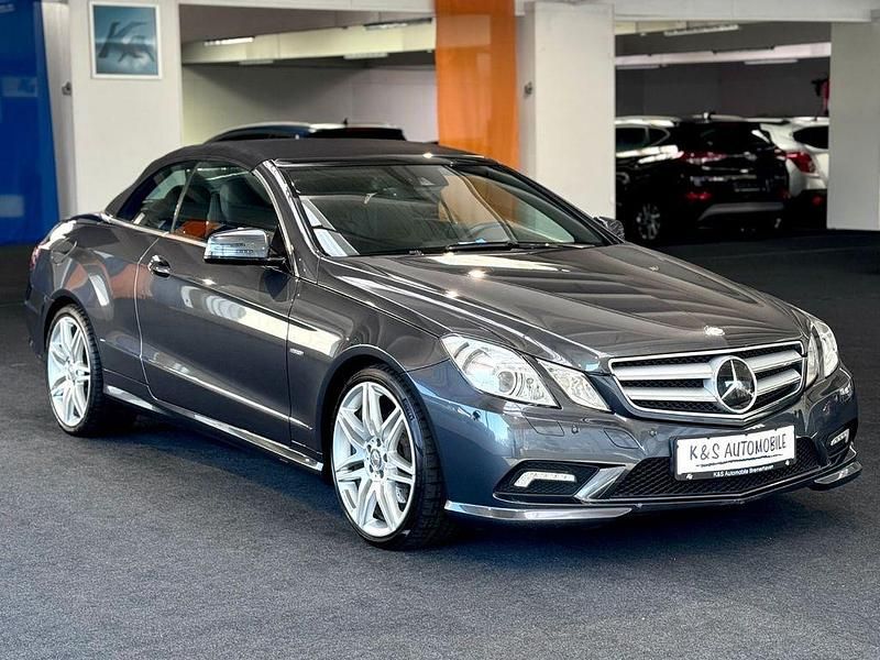 Gebraucht Mercedes E250 204 PS (150 kW) 2011 Tenoritgrau Cabrio