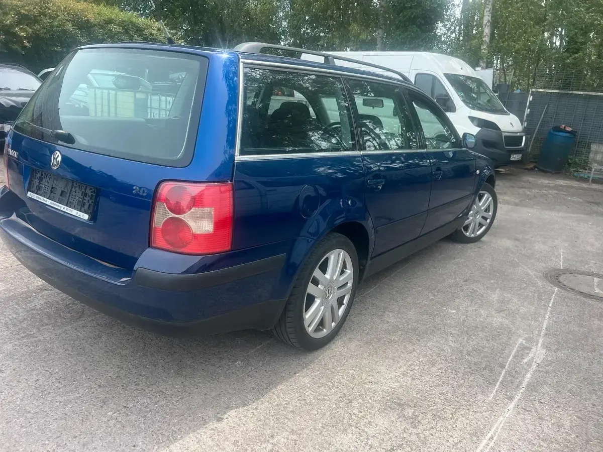 Gebraucht VW Passat 100 PS (73 kW) 2003 Blau Kombi