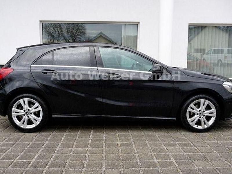 Gebraucht Mercedes A180 136 PS (100 kW) 2017 Schwarz Limousine