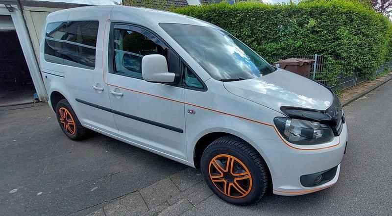 Weiß Gebraucht 2010 VW Caddy Trendline Van / Kleinbus | 8.940 € (Etwas zu teuer) - Bild 1/4