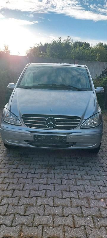 Grau Gebraucht 2004 Mercedes Viano Van / Kleinbus | 5.750 € - Bild 1/4