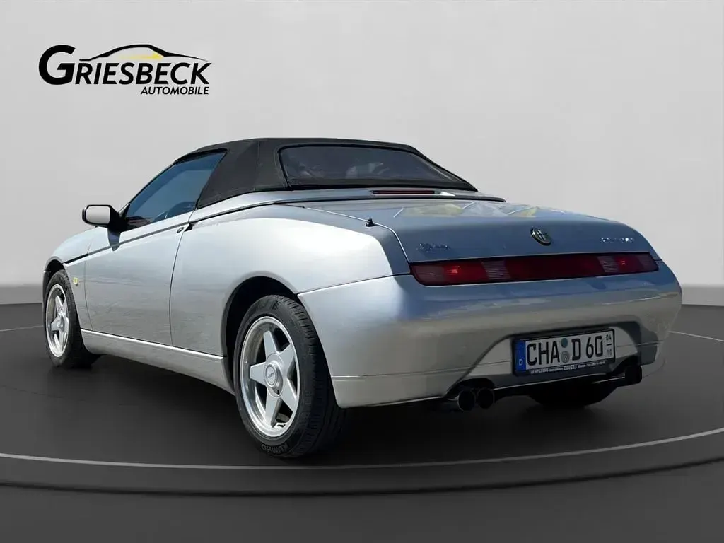 Second-hand Alfa Romeo Spider 155 CP (114 kW) 2000 Argintiu Cabrio