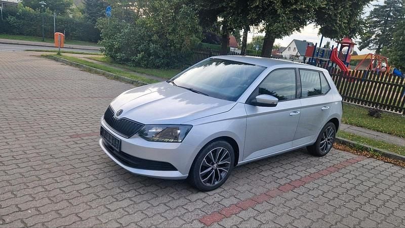 Silber Gebraucht 2016 Skoda Fabia Kleinwagen | 7.300 € (Guter Preis) - Bild 1/4