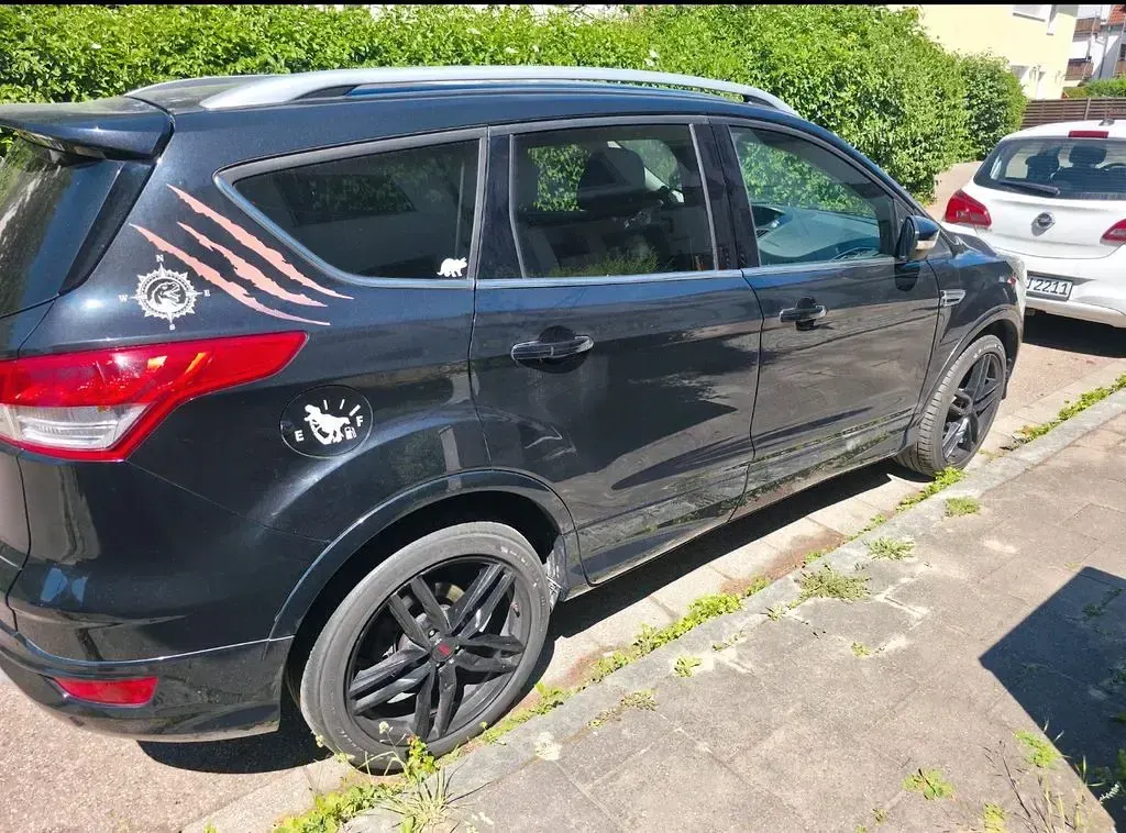 Gebraucht Ford Kuga Individual 180 PS (132 kW) 2015 Schwarz SUV