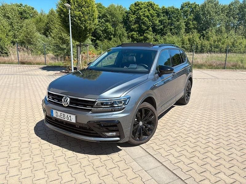 Grau Gebraucht 2020 VW Tiguan Allspace Pro SUV | 32.000 € (Fairer Preis) - Bild 1/4