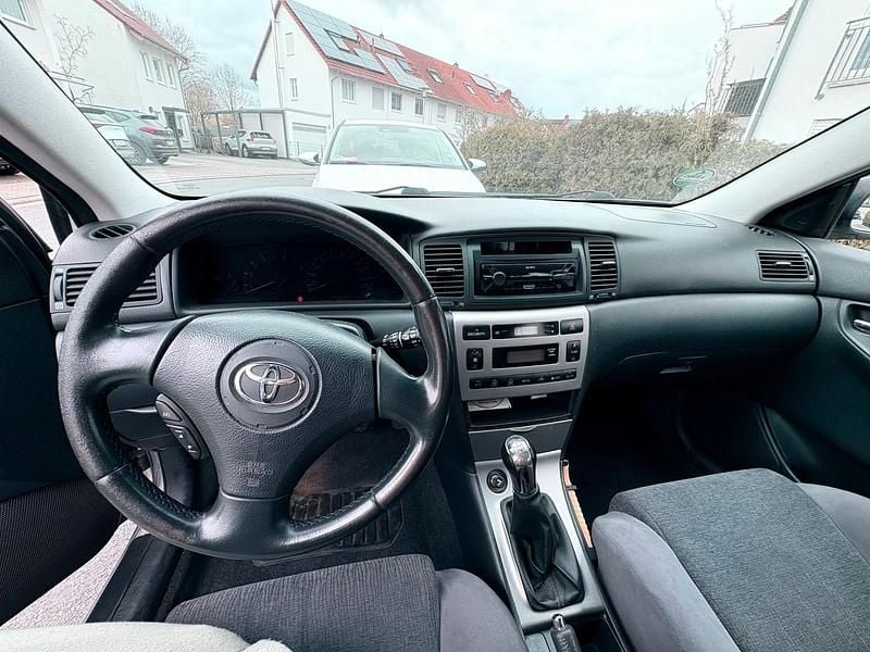 Gebraucht Toyota Corolla 97 PS (71 kW) 2003 Silber Kleinwagen