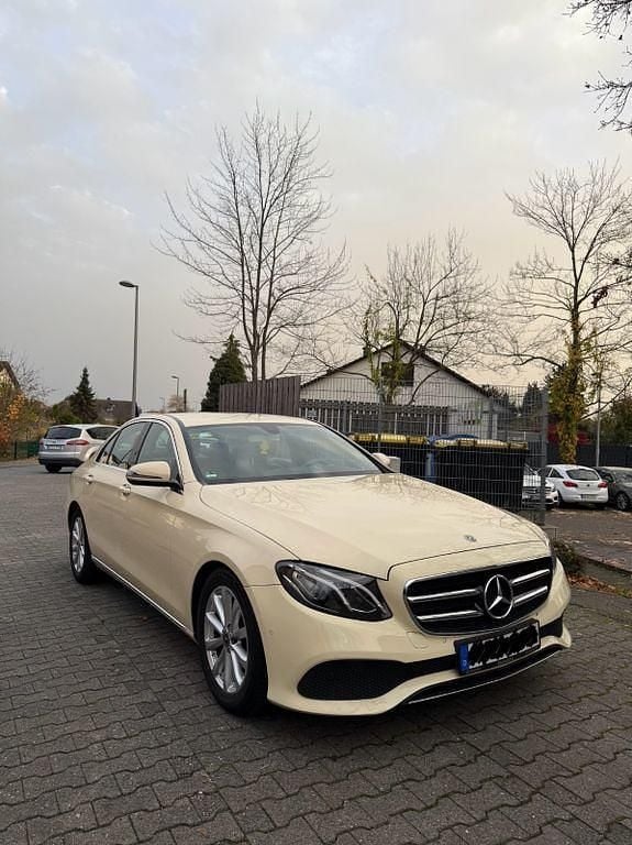 Gebraucht Mercedes E200 Avantgarde 160 PS (117 kW) 2019 Beige Limousine