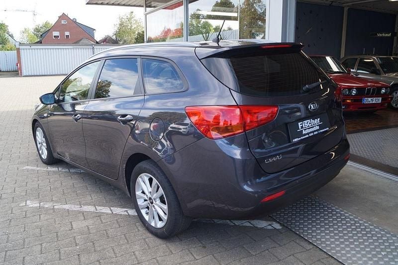 Gebraucht Kia Ceed Edition 7 99 PS (72 kW) 2017 Grau Kleinwagen