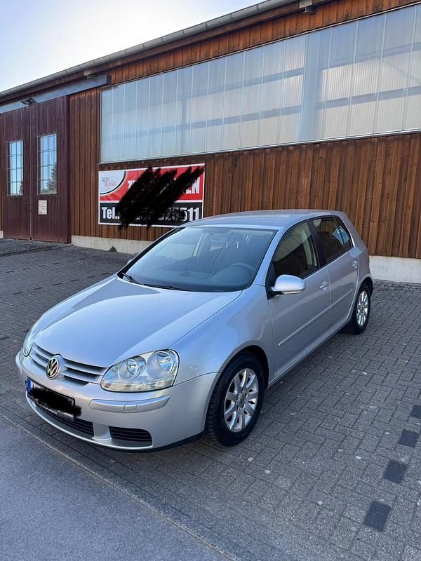 Second-hand VW Golf V 102 CP (75 kW) 2005 Argintiu Hatchback