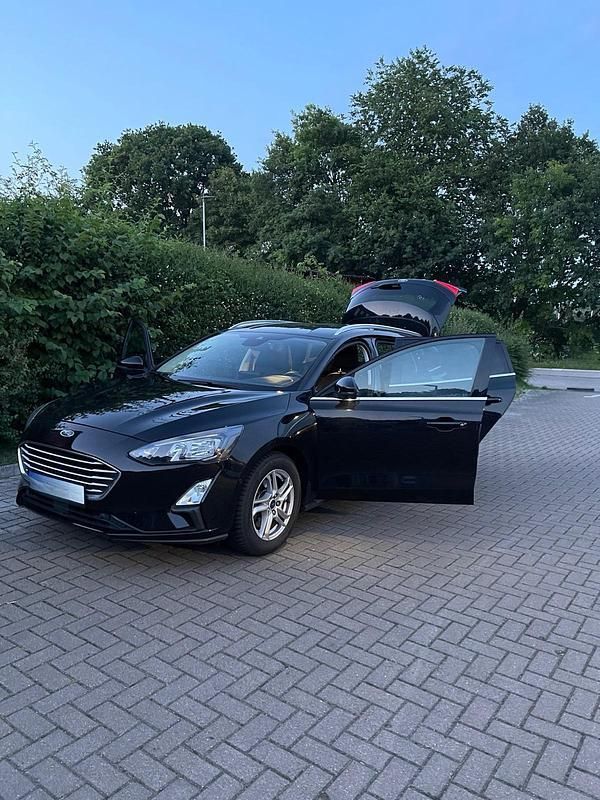 Schwarz Gebraucht 2020 Ford Focus Kombi | 14.600 € (Guter Preis) - Bild 1/4