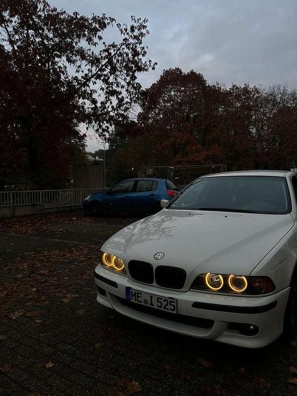 Weiß Gebraucht 2002 BMW 525 M Performance Limousine | 4.500 € (Guter Preis) - Bild 1/4