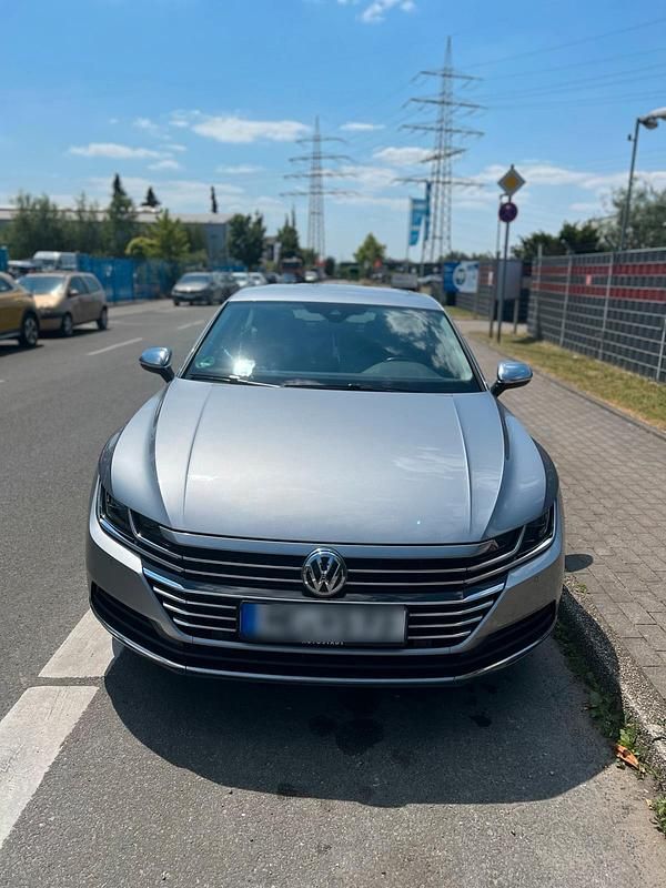 Gebraucht VW Arteon Elegance 150 PS (110 kW) 2019 Silber Kleinwagen