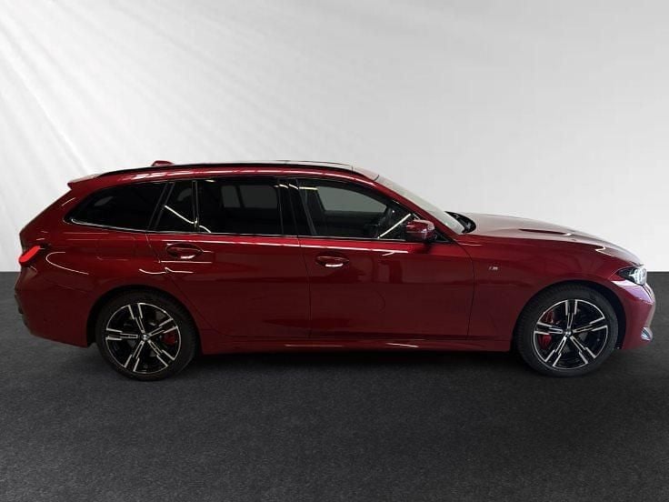 Gebraucht BMW 330e M Sport 292 PS (214 kW) 2024 Fire red metallic Kombi