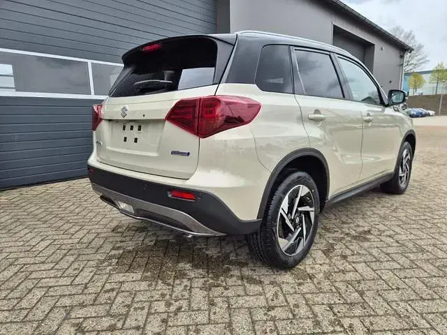 Neu Suzuki Vitara Comfort+ 110 PS (80 kW) 2026 Savannah ivory metallic savannah ivory metallic SUV