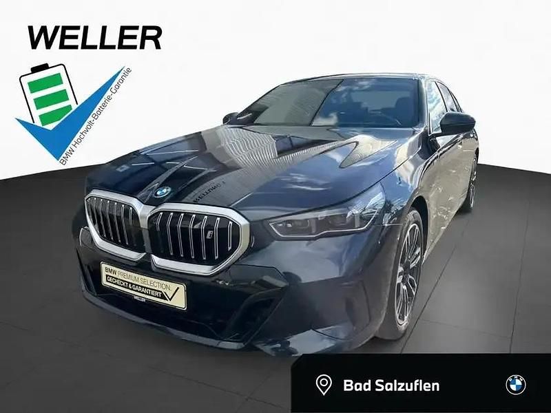 Carbonschwarz (schwarz) Gebraucht 2024 BMW i5 Comfort Edition Limousine | 53.480 € - Bild 1/3