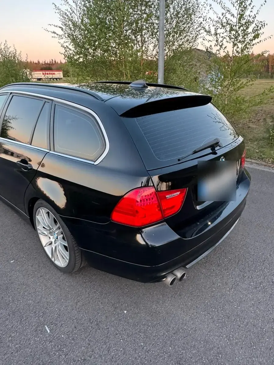 Gebraucht BMW 325 204 PS (150 kW) 2010 Schwarz Kombi