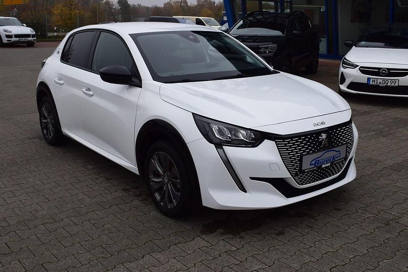 Weiß Gebraucht 2023 Peugeot e-208 Allure Kleinwagen | 17.779 € (Superpreis) - Bild 1/4