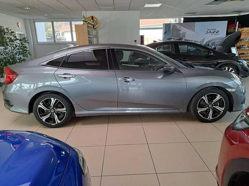 Gebraucht Honda Civic Elegance 182 PS (133 kW) 2018 Meteorite grey metallic Limousine