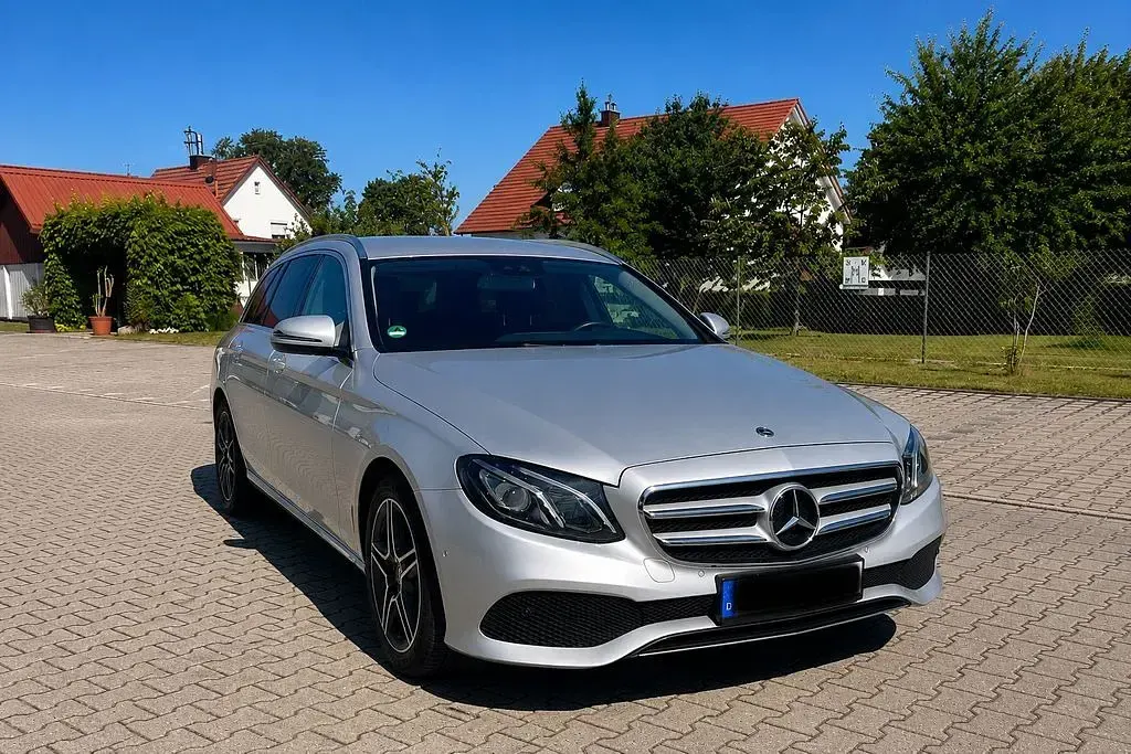 Gebraucht Mercedes E220 Avantgarde 194 PS (142 kW) 2018 Silber Kombi