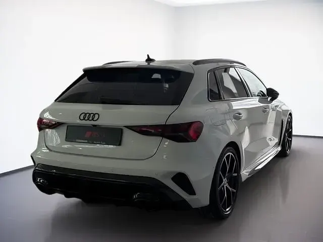 Gebraucht Audi RS3 Sport 400 PS (294 kW) 2025 Arkonaweiß Limousine
