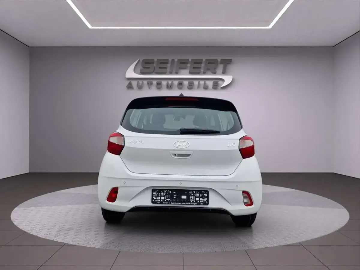 Gebraucht Hyundai i10 Select 63 PS (46 kW) 2024 Atlas white / sol Kleinwagen