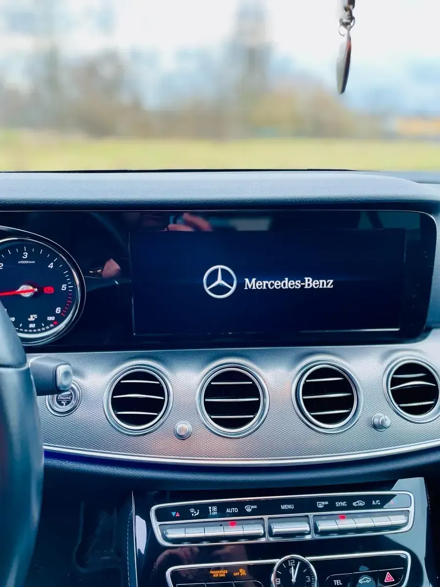 Gebraucht Mercedes E200 194 PS (142 kW) 2019 Schwarz Kombi