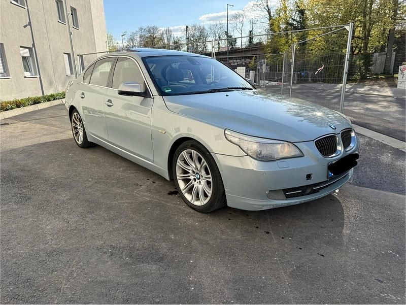 Gebraucht BMW 525 197 PS (144 kW) 2009 Blau Limousine