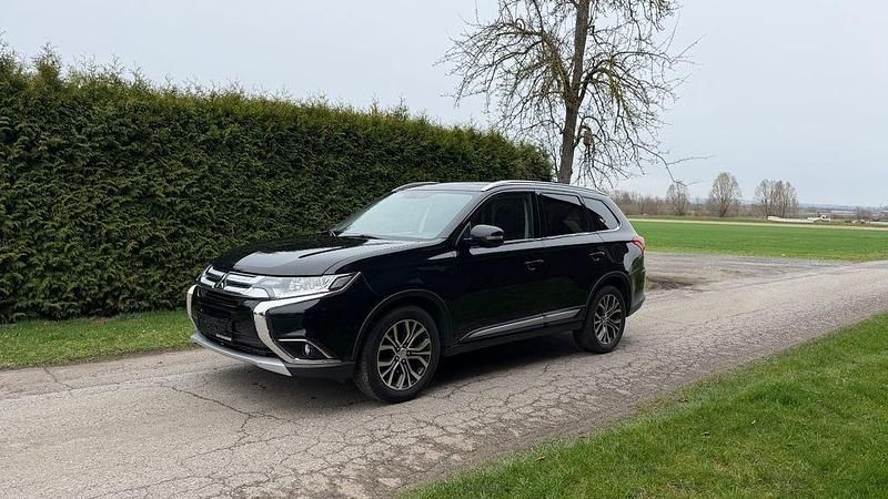 Gebraucht Mitsubishi Outlander Plus 150 PS (110 kW) 2015 Schwarz SUV