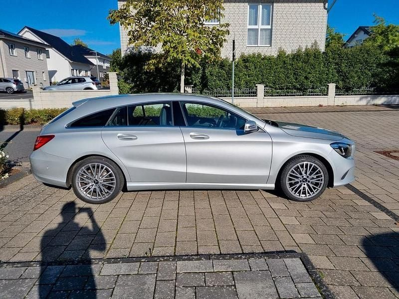Gebraucht Mercedes CLA180 Shooting Brake 122 PS (89 kW) 2017 Silber Kombi
