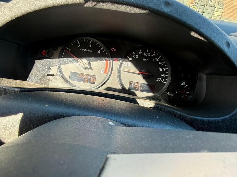 Gebraucht Nissan Navara 190 PS (139 kW) 2012 Silber Pickup