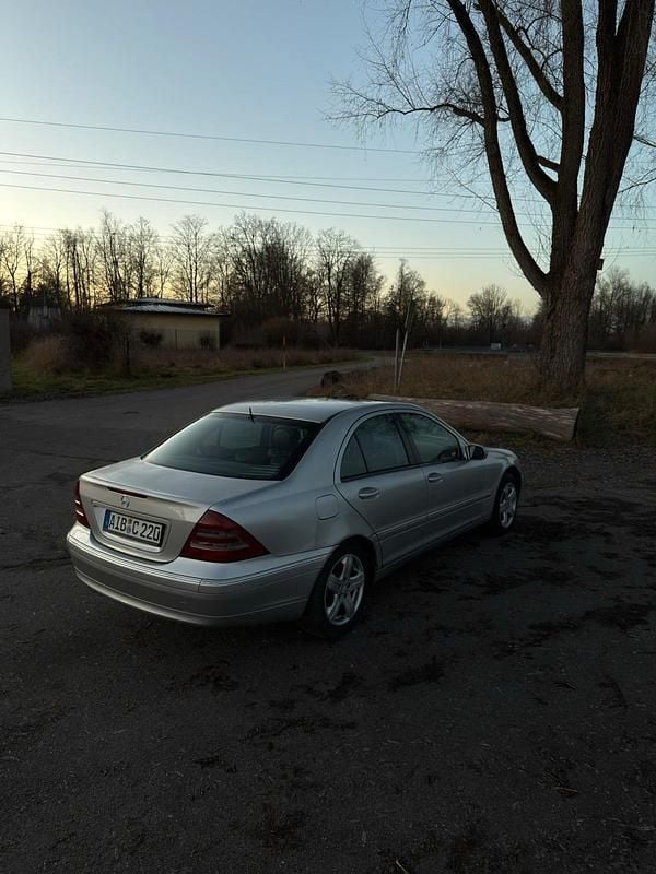 Silber Gebraucht 2001 Mercedes C220 Limousine | 2.000 € (Superpreis) - Bild 1/4