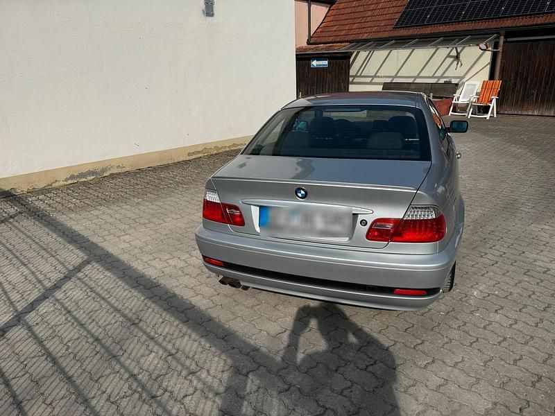 Gebraucht BMW 320 171 PS (125 kW) 2003 Silber Coupé