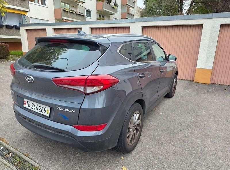 Grau Gebraucht 2016 Hyundai Tucson Style SUV | 13.500 € (Fairer Preis) - Bild 1/4